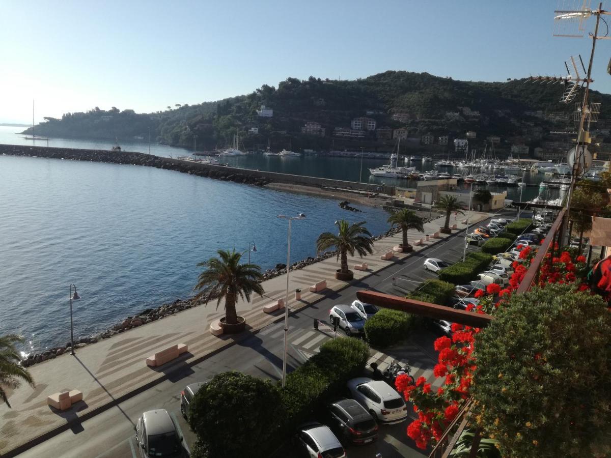 Seaside Haven: Porto Santo Stefano Apartment with Beach Access Exterior photo