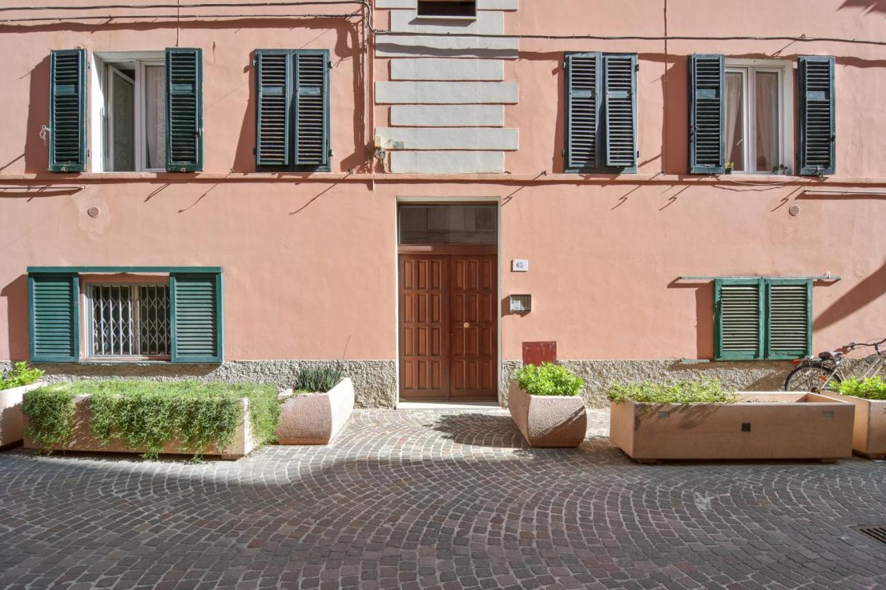 Seaside Haven: Porto Santo Stefano Apartment with Beach Access Exterior photo