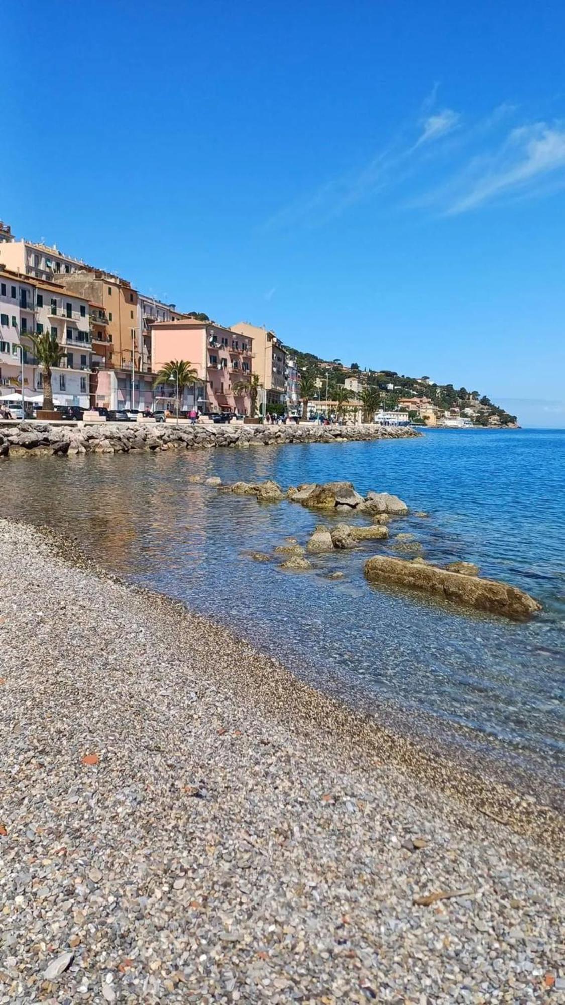 Seaside Haven: Porto Santo Stefano Apartment with Beach Access Exterior photo